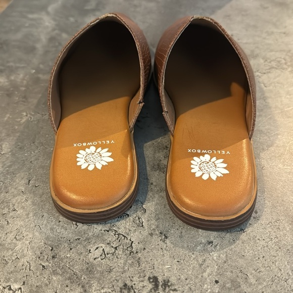 Yellow Box Novita Mule Flat Shoe Size 8.5 Brown - Picture 10 of 11